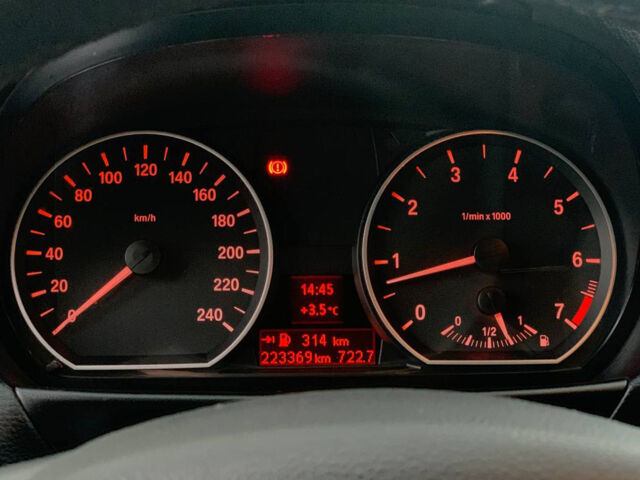 Белый БМВ 116, объемом двигателя 2 л и пробегом 221 тыс. км за 7600 $, фото 12 на Automoto.ua