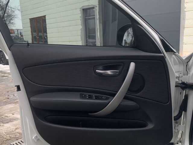 Белый БМВ 116, объемом двигателя 2 л и пробегом 221 тыс. км за 7600 $, фото 6 на Automoto.ua