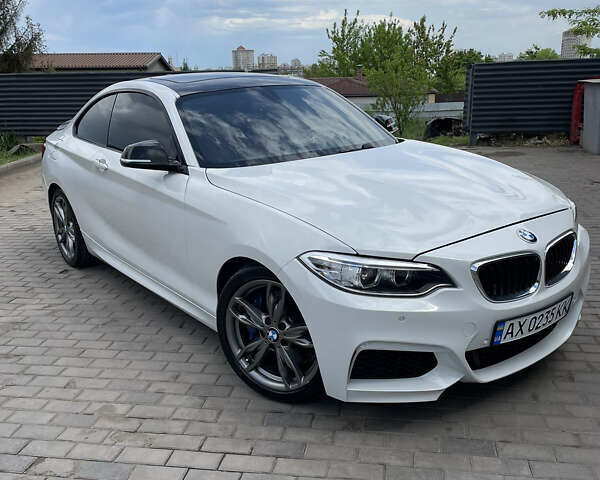 Белый БМВ 2 Серия, объемом двигателя 2.98 л и пробегом 90 тыс. км за 20150 $, фото 4 на Automoto.ua