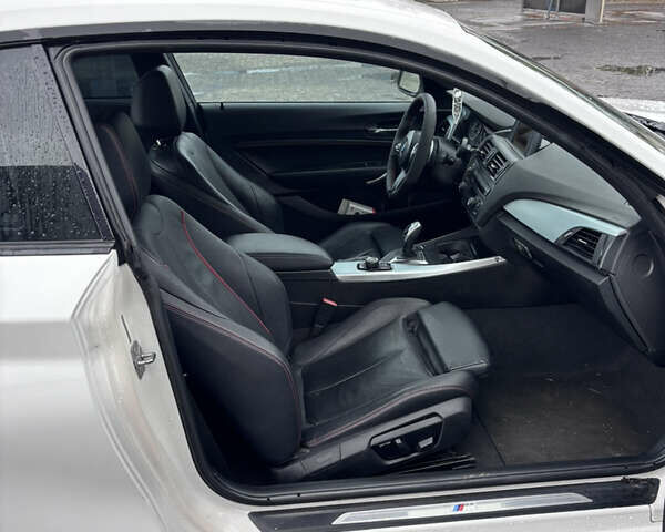 Белый БМВ 2 Серия, объемом двигателя 2 л и пробегом 308 тыс. км за 15000 $, фото 8 на Automoto.ua