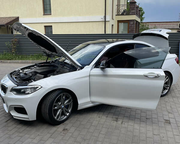 Белый БМВ 2 Серия, объемом двигателя 2.98 л и пробегом 90 тыс. км за 20150 $, фото 5 на Automoto.ua