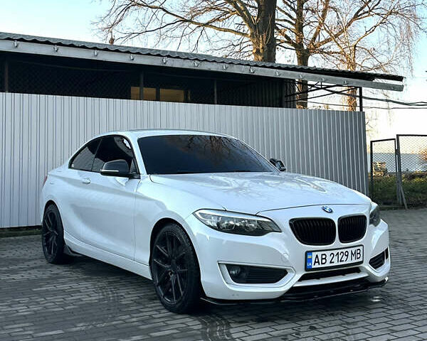 Белый БМВ 2 Серия, объемом двигателя 2 л и пробегом 125 тыс. км за 14999 $, фото 1 на Automoto.ua