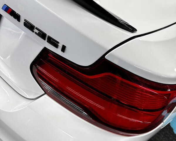 Белый БМВ 2 Серия, объемом двигателя 2.98 л и пробегом 202 тыс. км за 19000 $, фото 5 на Automoto.ua