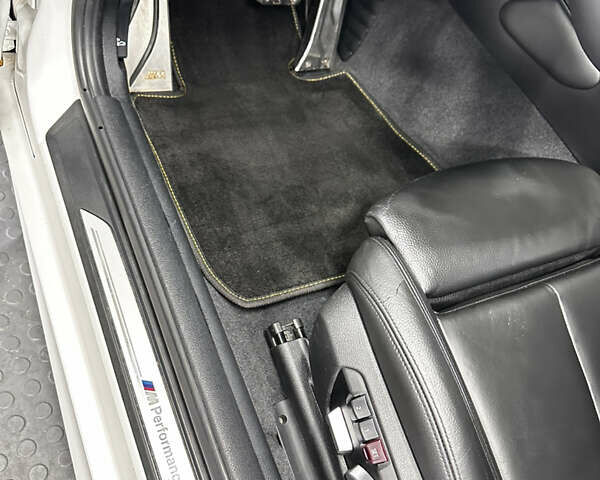 Белый БМВ 2 Серия, объемом двигателя 2.98 л и пробегом 202 тыс. км за 19000 $, фото 6 на Automoto.ua