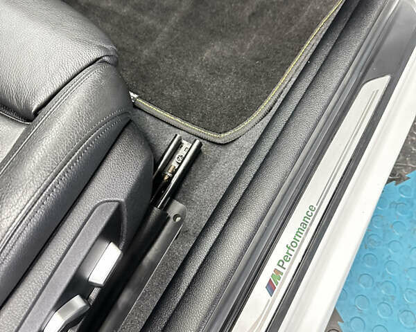 Белый БМВ 2 Серия, объемом двигателя 2.98 л и пробегом 202 тыс. км за 19000 $, фото 7 на Automoto.ua