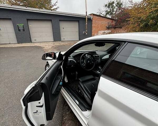 Белый БМВ 2 Серия, объемом двигателя 2 л и пробегом 21 тыс. км за 15000 $, фото 12 на Automoto.ua