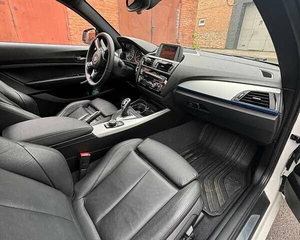 Белый БМВ 2 Серия, объемом двигателя 2 л и пробегом 21 тыс. км за 15000 $, фото 15 на Automoto.ua