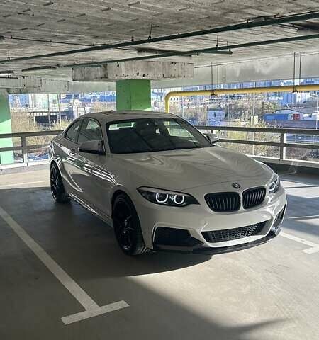 Белый БМВ 2 Серия, объемом двигателя 2 л и пробегом 21 тыс. км за 15000 $, фото 4 на Automoto.ua