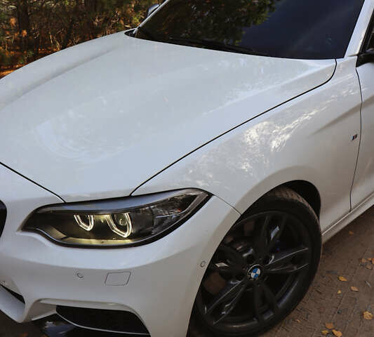 Белый БМВ 2 Серия, объемом двигателя 3 л и пробегом 103 тыс. км за 27500 $, фото 18 на Automoto.ua