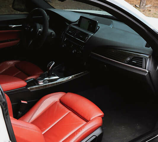 Белый БМВ 2 Серия, объемом двигателя 3 л и пробегом 103 тыс. км за 27500 $, фото 15 на Automoto.ua