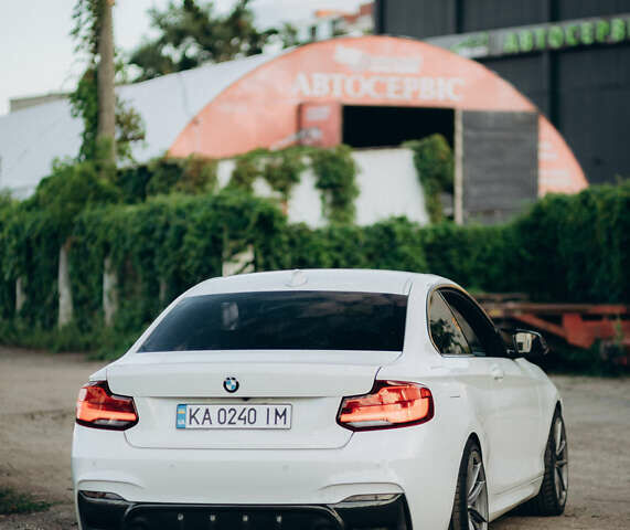 Белый БМВ 2 Серия, объемом двигателя 3 л и пробегом 160 тыс. км за 25500 $, фото 11 на Automoto.ua