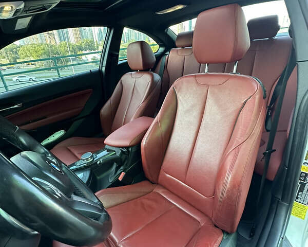 Белый БМВ 2 Серия, объемом двигателя 3 л и пробегом 76 тыс. км за 25999 $, фото 7 на Automoto.ua