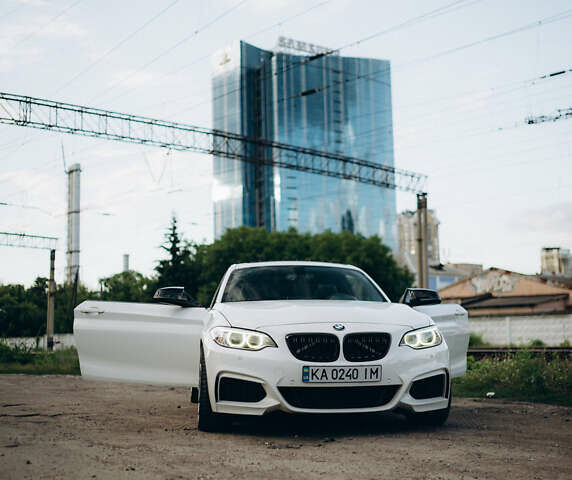 Белый БМВ 2 Серия, объемом двигателя 3 л и пробегом 160 тыс. км за 25500 $, фото 7 на Automoto.ua
