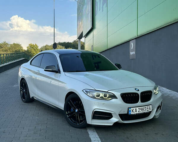 Белый БМВ 2 Серия, объемом двигателя 3 л и пробегом 76 тыс. км за 25999 $, фото 2 на Automoto.ua
