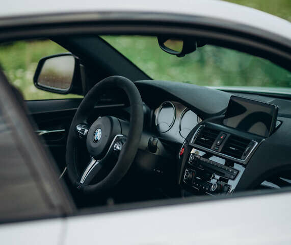 Белый БМВ 2 Серия, объемом двигателя 3 л и пробегом 160 тыс. км за 25500 $, фото 13 на Automoto.ua