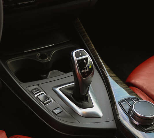 Белый БМВ 2 Серия, объемом двигателя 3 л и пробегом 103 тыс. км за 27500 $, фото 3 на Automoto.ua