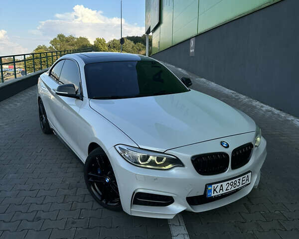 Белый БМВ 2 Серия, объемом двигателя 3 л и пробегом 76 тыс. км за 25999 $, фото 3 на Automoto.ua