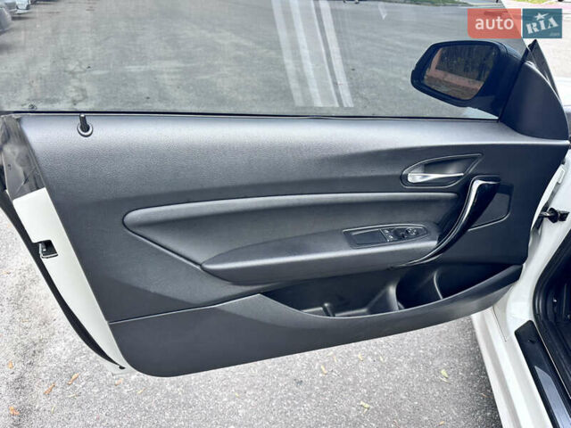 Белый БМВ 2 Серия, объемом двигателя 2 л и пробегом 99 тыс. км за 17500 $, фото 14 на Automoto.ua