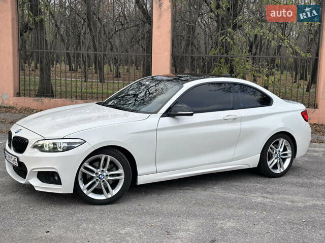 Белый БМВ 2 Серия, объемом двигателя 2 л и пробегом 99 тыс. км за 17500 $, фото 1 на Automoto.ua