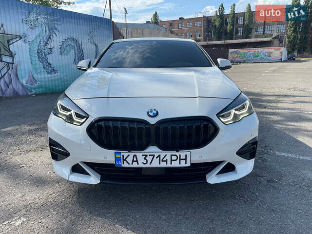 Белый БМВ 2 Серия, объемом двигателя 2 л и пробегом 9 тыс. км за 36999 $, фото 1 на Automoto.ua