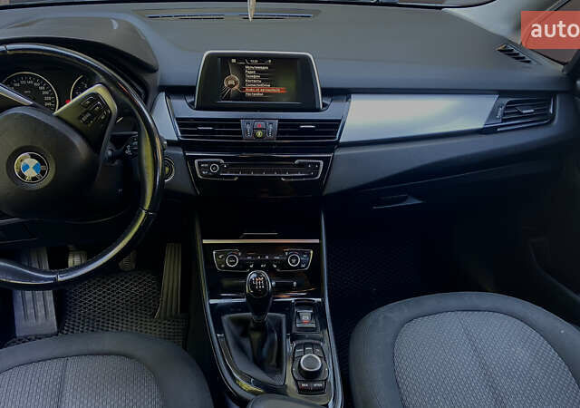 Черный БМВ 2 Серия, объемом двигателя 1.5 л и пробегом 179 тыс. км за 13000 $, фото 5 на Automoto.ua