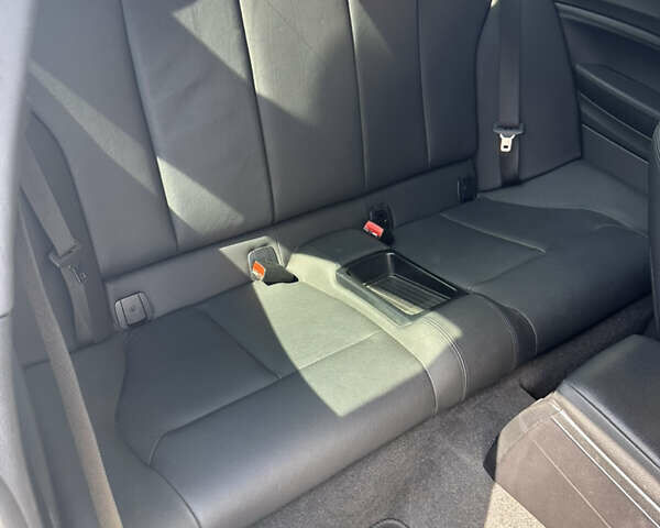 Серый БМВ 2 Серия, объемом двигателя 3 л и пробегом 122 тыс. км за 28000 $, фото 13 на Automoto.ua