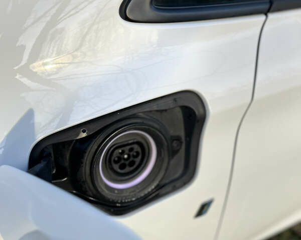 Белый БМВ 2 Series Active Tourer, объемом двигателя 1.6 л и пробегом 175 тыс. км за 18400 $, фото 4 на Automoto.ua