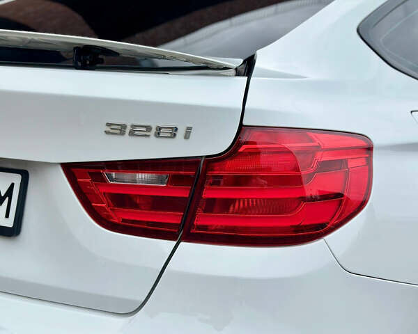 Білий БМВ 3 Серія ГТ, об'ємом двигуна 2 л та пробігом 185 тис. км за 14700 $, фото 9 на Automoto.ua