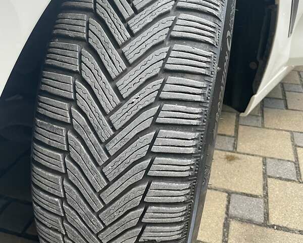 БМВ 3 Серия ГТ 2015 в Львове на Automoto.ua Белый БМВ 3 Серия ГТ, объемом двигателя 2 л и пробегом 179 тыс. км за 17000 $, фото 32 на Automoto.ua