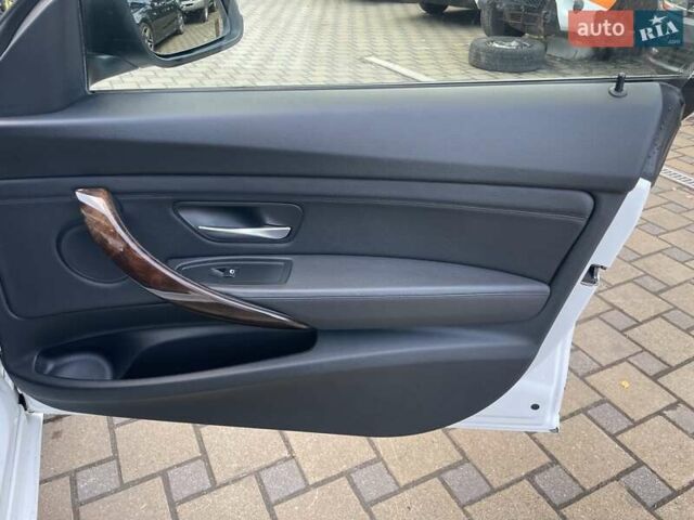 БМВ 3 Серия ГТ 2015 в Львове на Automoto.ua Белый БМВ 3 Серия ГТ, объемом двигателя 2 л и пробегом 179 тыс. км за 17000 $, фото 15 на Automoto.ua