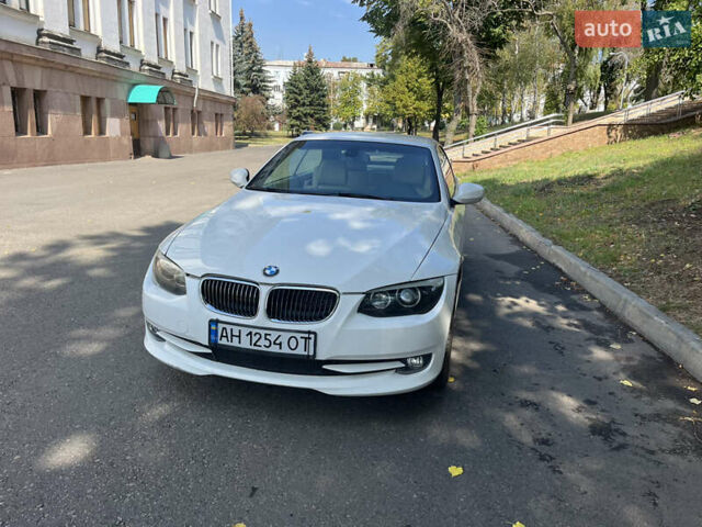 Белый БМВ 3 Серия, объемом двигателя 3 л и пробегом 110 тыс. км за 12500 $, фото 1 на Automoto.ua