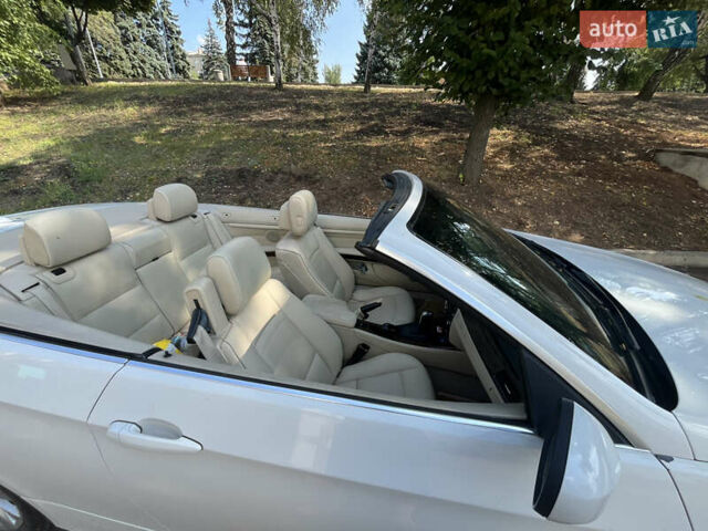 Белый БМВ 3 Серия, объемом двигателя 3 л и пробегом 110 тыс. км за 12500 $, фото 21 на Automoto.ua