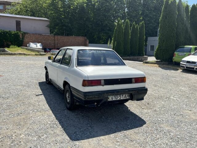 Белый БМВ 3 Серия, объемом двигателя 1.6 л и пробегом 400 тыс. км за 690 $, фото 1 на Automoto.ua