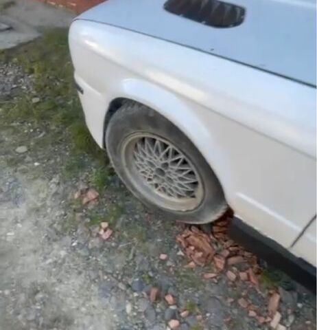 Білий БМВ 3 Серія, об'ємом двигуна 0 л та пробігом 300 тис. км за 1500 $, фото 3 на Automoto.ua