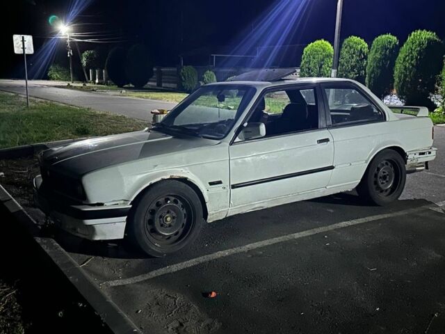 Белый БМВ 3 Серия, объемом двигателя 1.8 л и пробегом 666 тыс. км за 1100 $, фото 1 на Automoto.ua