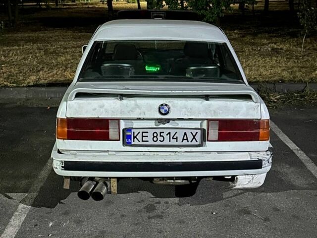 Белый БМВ 3 Серия, объемом двигателя 1.8 л и пробегом 666 тыс. км за 1100 $, фото 2 на Automoto.ua