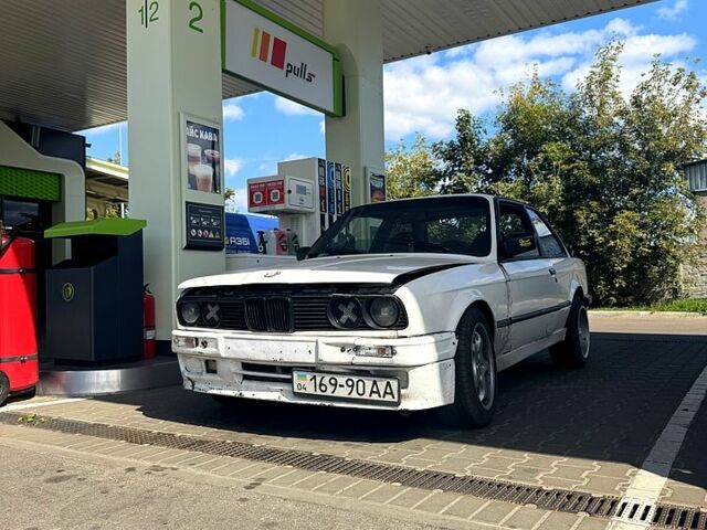 Белый БМВ 3 Серия, объемом двигателя 2 л и пробегом 355 тыс. км за 1700 $, фото 1 на Automoto.ua