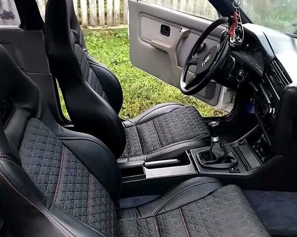 Белый БМВ 3 Серия, объемом двигателя 2 л и пробегом 355 тыс. км за 1700 $, фото 4 на Automoto.ua