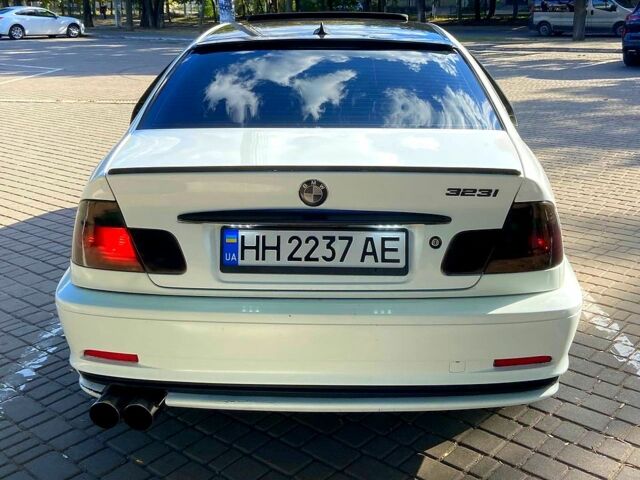 Білий БМВ 3 Серія, об'ємом двигуна 2 л та пробігом 220 тис. км за 4400 $, фото 3 на Automoto.ua