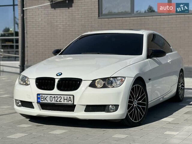 Білий БМВ 3 Серія, об'ємом двигуна 3 л та пробігом 265 тис. км за 10500 $, фото 1 на Automoto.ua