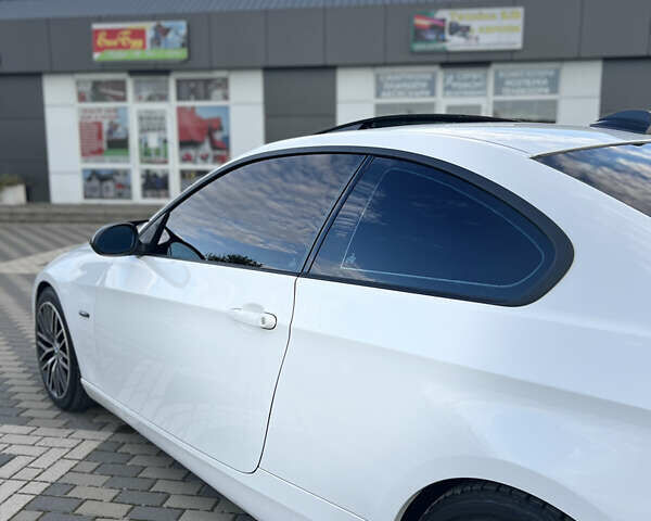 Білий БМВ 3 Серія, об'ємом двигуна 3 л та пробігом 266 тис. км за 9999 $, фото 37 на Automoto.ua