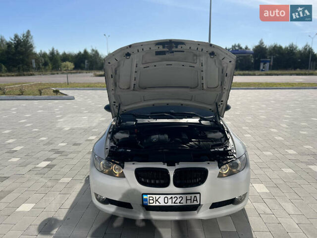 Білий БМВ 3 Серія, об'ємом двигуна 3 л та пробігом 265 тис. км за 10500 $, фото 46 на Automoto.ua