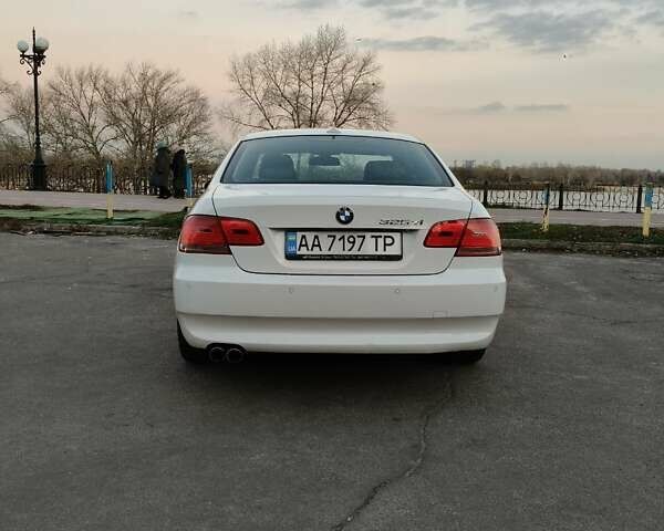 Белый БМВ 3 Серия, объемом двигателя 2.5 л и пробегом 86 тыс. км за 12000 $, фото 3 на Automoto.ua