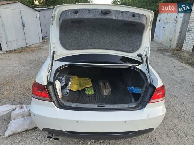 Белый БМВ 3 Серия, объемом двигателя 2.5 л и пробегом 225 тыс. км за 12000 $, фото 10 на Automoto.ua