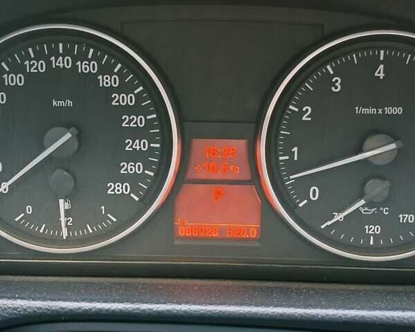 Белый БМВ 3 Серия, объемом двигателя 2.5 л и пробегом 86 тыс. км за 12000 $, фото 14 на Automoto.ua