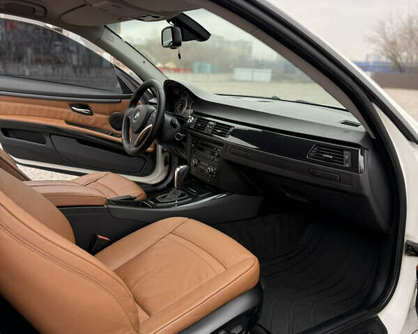 Белый БМВ 3 Серия, объемом двигателя 2 л и пробегом 250 тыс. км за 10499 $, фото 11 на Automoto.ua