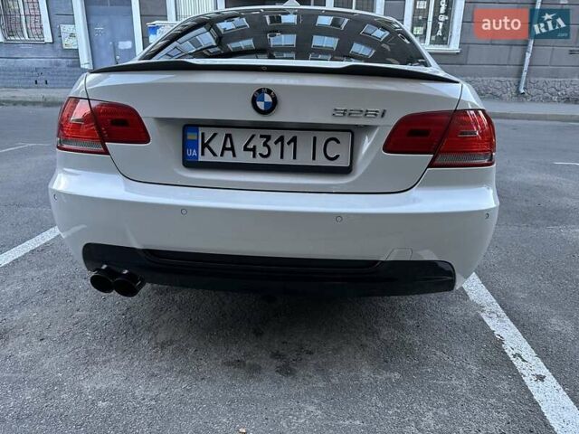Белый БМВ 3 Серия, объемом двигателя 3 л и пробегом 193 тыс. км за 12500 $, фото 6 на Automoto.ua