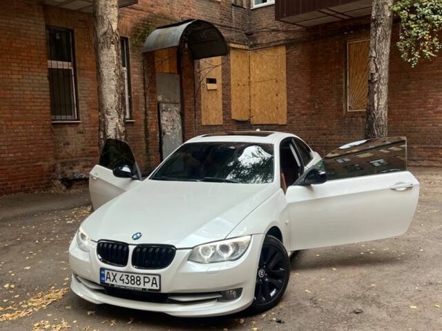 Белый БМВ 3 Серия, объемом двигателя 2.8 л и пробегом 214 тыс. км за 12000 $, фото 1 на Automoto.ua