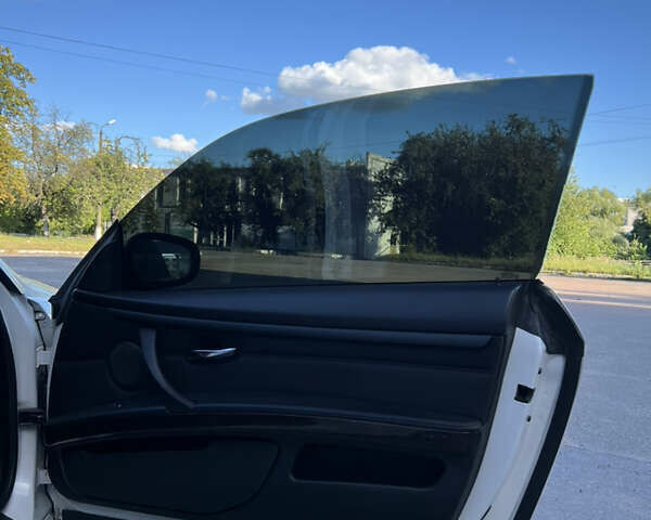 Белый БМВ 3 Серия, объемом двигателя 3 л и пробегом 208 тыс. км за 10800 $, фото 28 на Automoto.ua