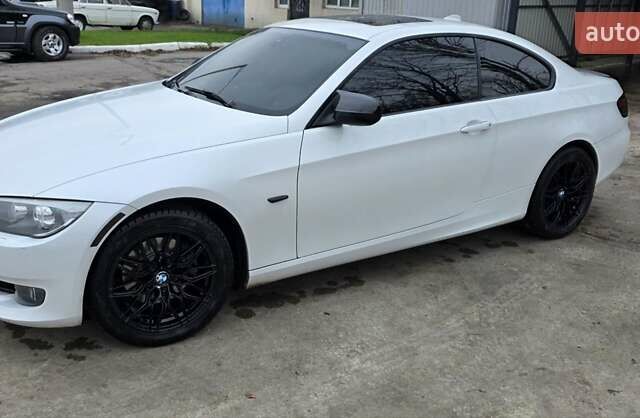Белый БМВ 3 Серия, объемом двигателя 3 л и пробегом 111 тыс. км за 13600 $, фото 4 на Automoto.ua